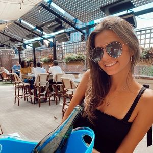 Meet your Posher, Gina